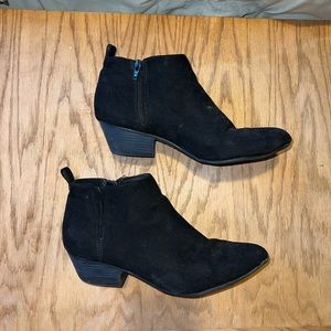 Old Navy black suede booties